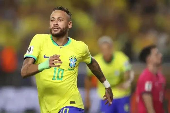  Phút 61, Neymar đánh dấu màn tái xuất sau chấn thương với bàn thắng nâng tỷ số lên 4-0. 