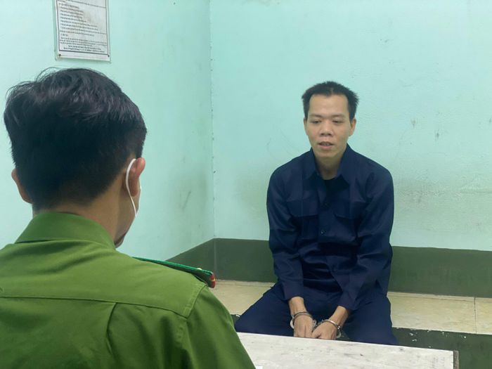  Cán bộ điều tra làm việc với Nguyễn Văn Dũng