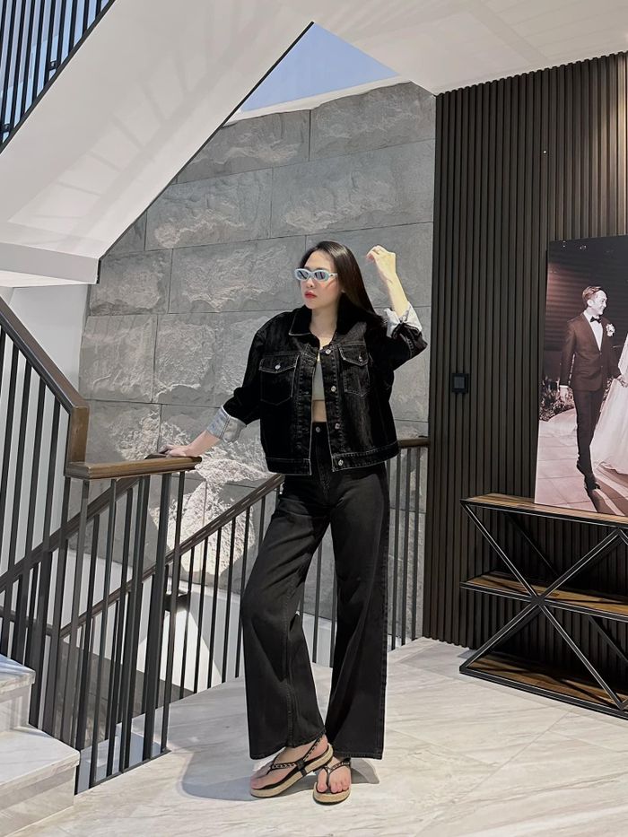 Cô còn tự tin diện những mẫu áo croptop khoe cơ bụng phẳng lỳ khiến nhiều người ngưỡng mộ.