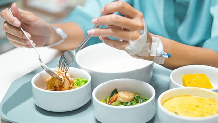 Cần ăn đủ calo, đủ chất, tăng cường vitamin.