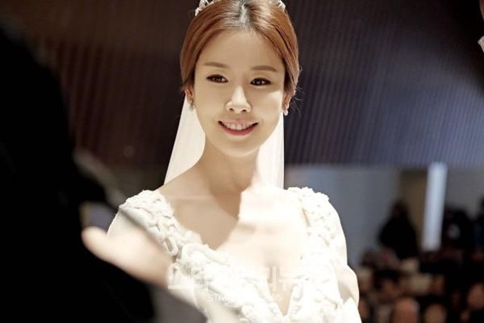 Mỹ nhân Hàn Quốc lên xe hoa vào năm 2014 với người chồng bằng tuổi chỉ sau 3 tháng hẹn hò`