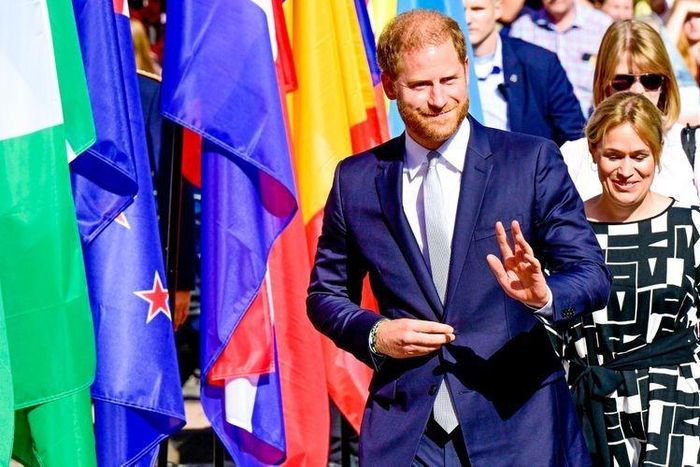 Harry tại tòa thị chính Dusseldorf, Đức.