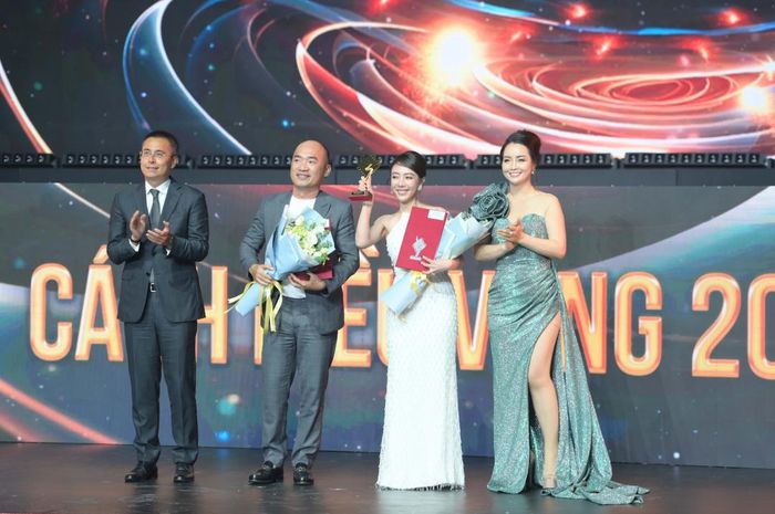 Giải nam, nữ diễn viên chính xuất sắc phim truyện điện ảnh thuộc về diễn viên Thái Hòa, vai Ông Xỉn, phim “Con Nhót mót chồng” (diễn viên Tiến Luật nhận thay) và Thu Trang, vai Nhót, phim "Con Nhót mót chồng”.