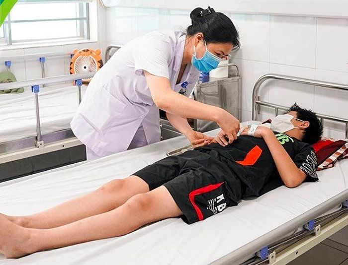 Chăm sóc và điều trị trẻ mắc sốt xuất huyết.