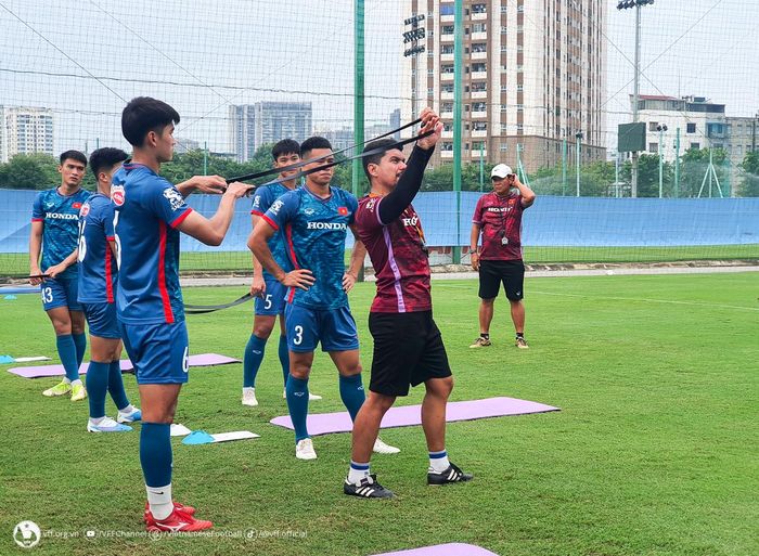 Chuyên gia thể lực José Brandi Regato Neto của đội tuyển Olympic Việt Nam.Ảnh: VFF