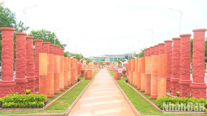 Con đường gốm đỏ Vĩnh Long.
