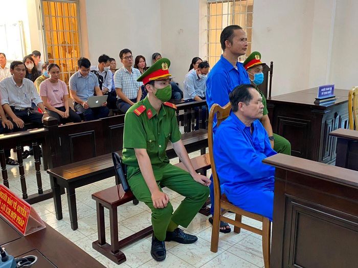 Cha con Thiện “soi” tại phiên tòa
