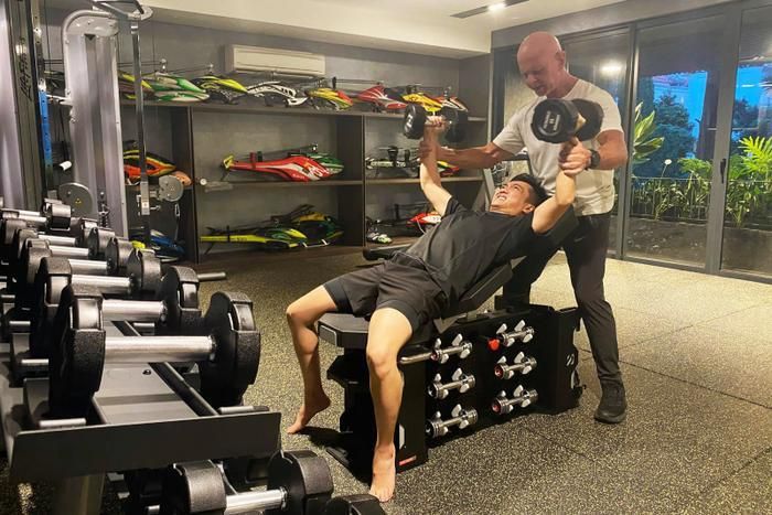 Những hình ảnh về phòng tập gym được cặp đôi đăng tải trước đó. 