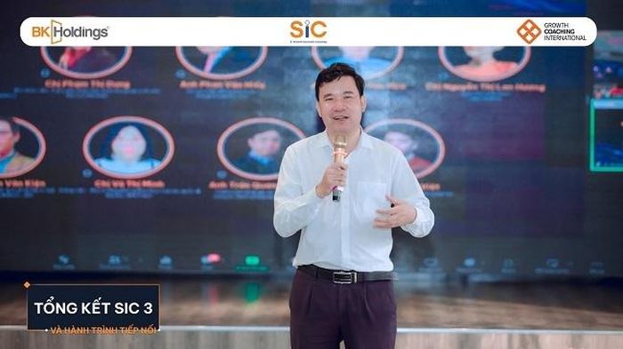 Anh Phan Văn Hiếu, Chủ tịch Hội đồng quản trị công ty luật Gia Việt, đề xuất nguyện vọng nhân bản chương trình SIC tại Nghệ An (Ảnh: BK Holdings)