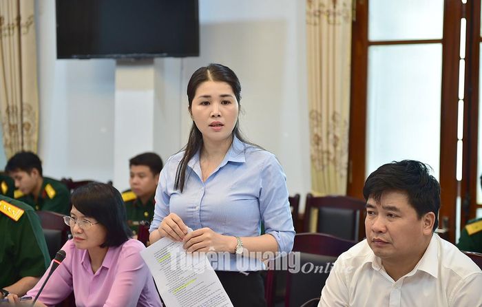 Lãnh đạo Văn phòng Tỉnh ủy phát biểu ý kiến tại cuộc họp.