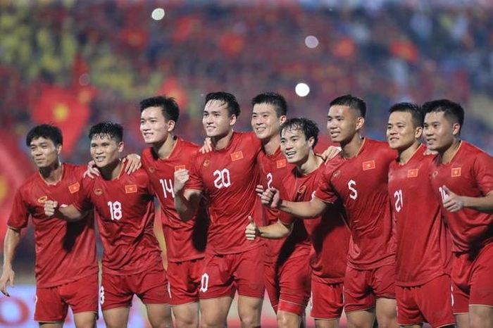 3 trận thắng liên tiếp của tuyển Việt Nam dưới thời HLV Troussier có công lớn của tiền vệ mang áo số 14. Ảnh: Hoàng Linh