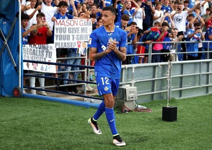 Greenwood bước ra sân cỏ trong lễ ra mắt ở Getafe