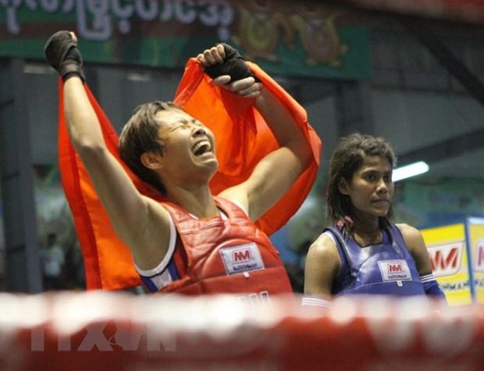 Võ sỹ Bùi Yến Ly của Việt Nam (áo đỏ). (Ảnh: Quang Nhựt/TTXVN)