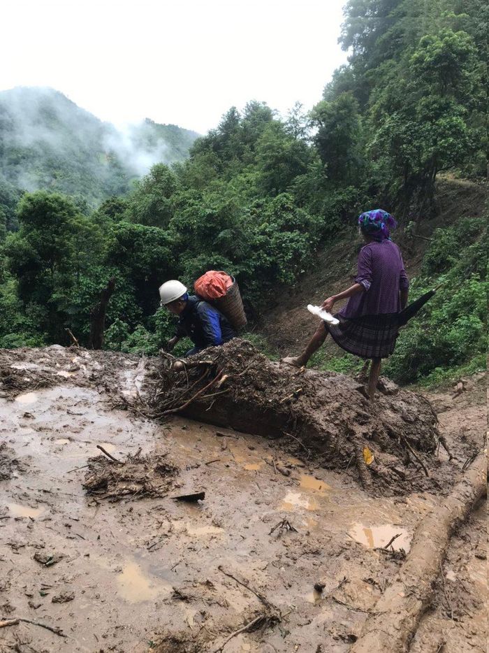 Đường giao thông tê liệt do mưa lũ đầu tháng 8-2023 tại tỉnh Sơn La