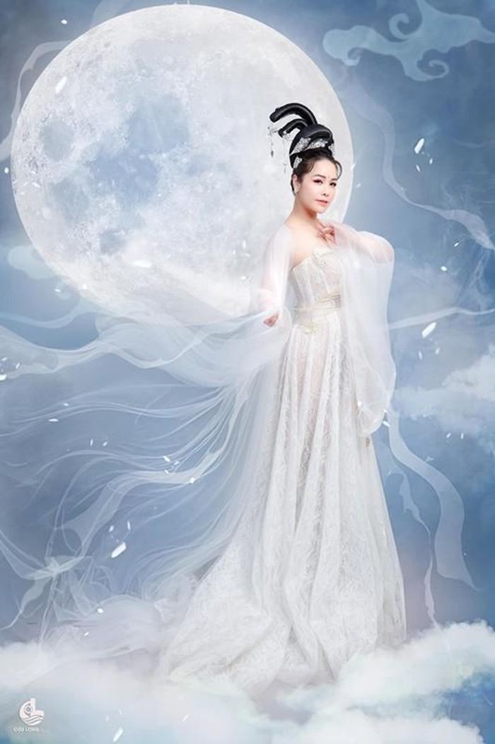 Năm 2020, Nhật Kim Anh hóa chị Hằng gợi cảm.