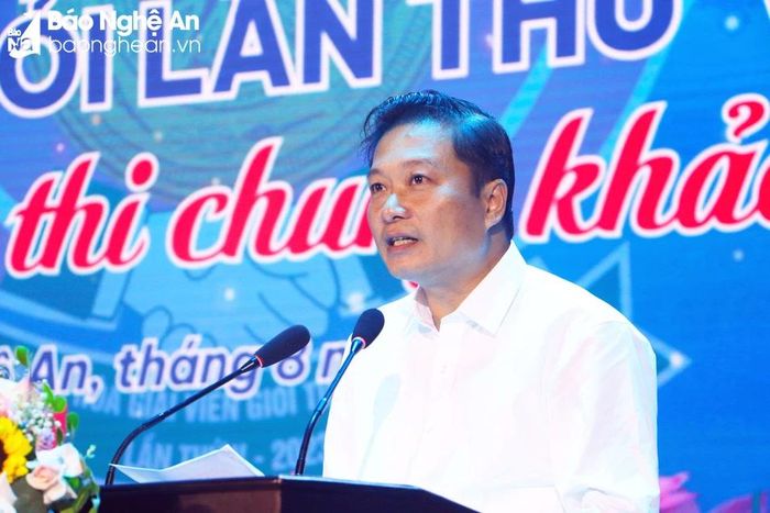  Đồng chí Lê Hồng Vinh - Ủy viên Ban Thường vụ Tỉnh ủy, Phó Chủ tịch Thường trực UBND tỉnh phát biểu tại Hội thi. Ảnh: An Quỳnh 