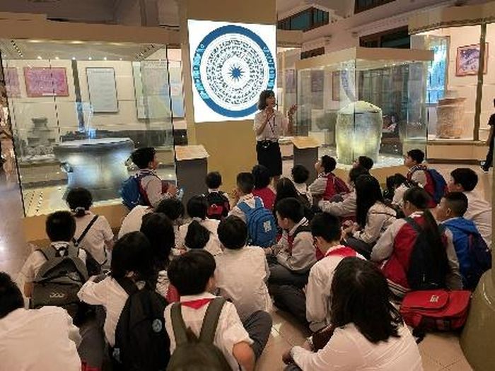 Học sinh THCS với tiết học trải nghiệm tại Bảo tàng Lịch sử Quốc gia. Ảnh minh họa: T.M