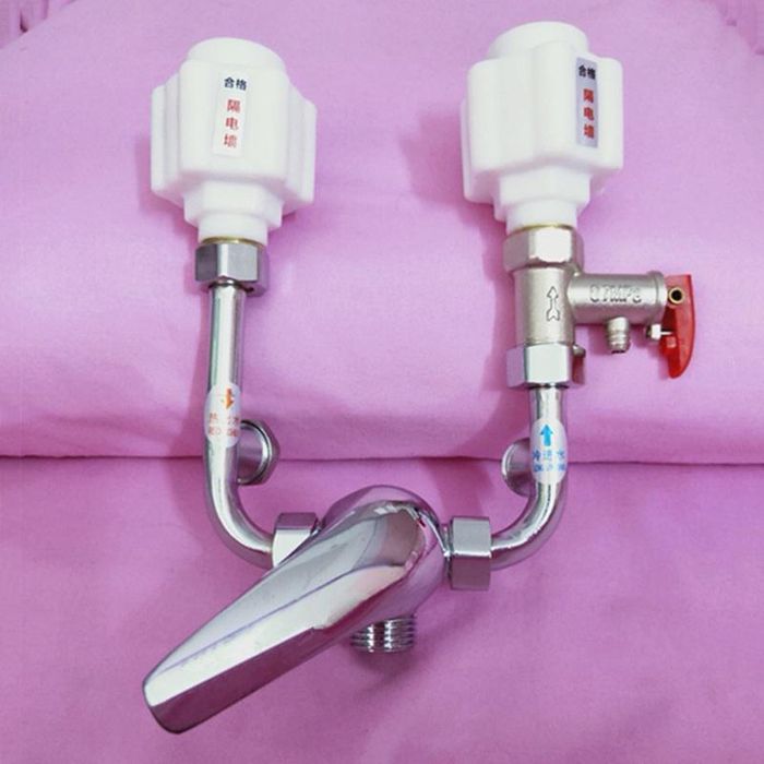 Lắp đặt thêm thiết bị chống rò điện vào bình nóng lạnh để đảm bảo an toàn khi sử dụng