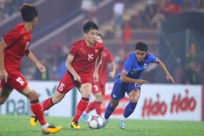 Đình Bắc (15) xứng đáng được coi là một phát hiện của U23 Việt Nam ở vòng loại vừa qua. Ảnh: Kim Như