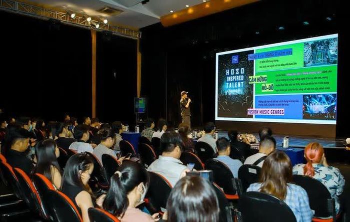 Buổi họp báo thu hút đông đảo báo đài