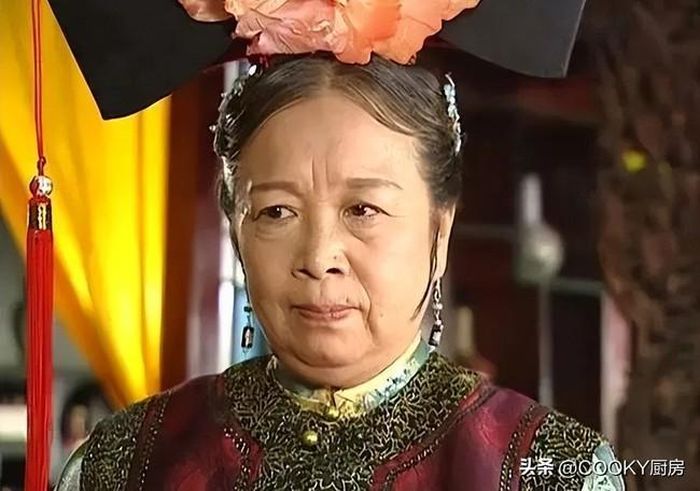 Lý Minh Khải trong chân dung Dung ma ma