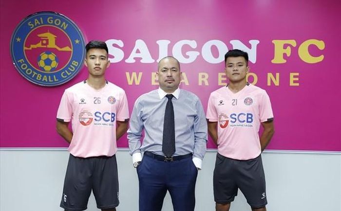 Vũ Hồng Quân (trái) từng thi đấu cho CLB Sài Gòn và được "du học" tại CLB Ryukyu (Ảnh: CLB Sài Gòn)