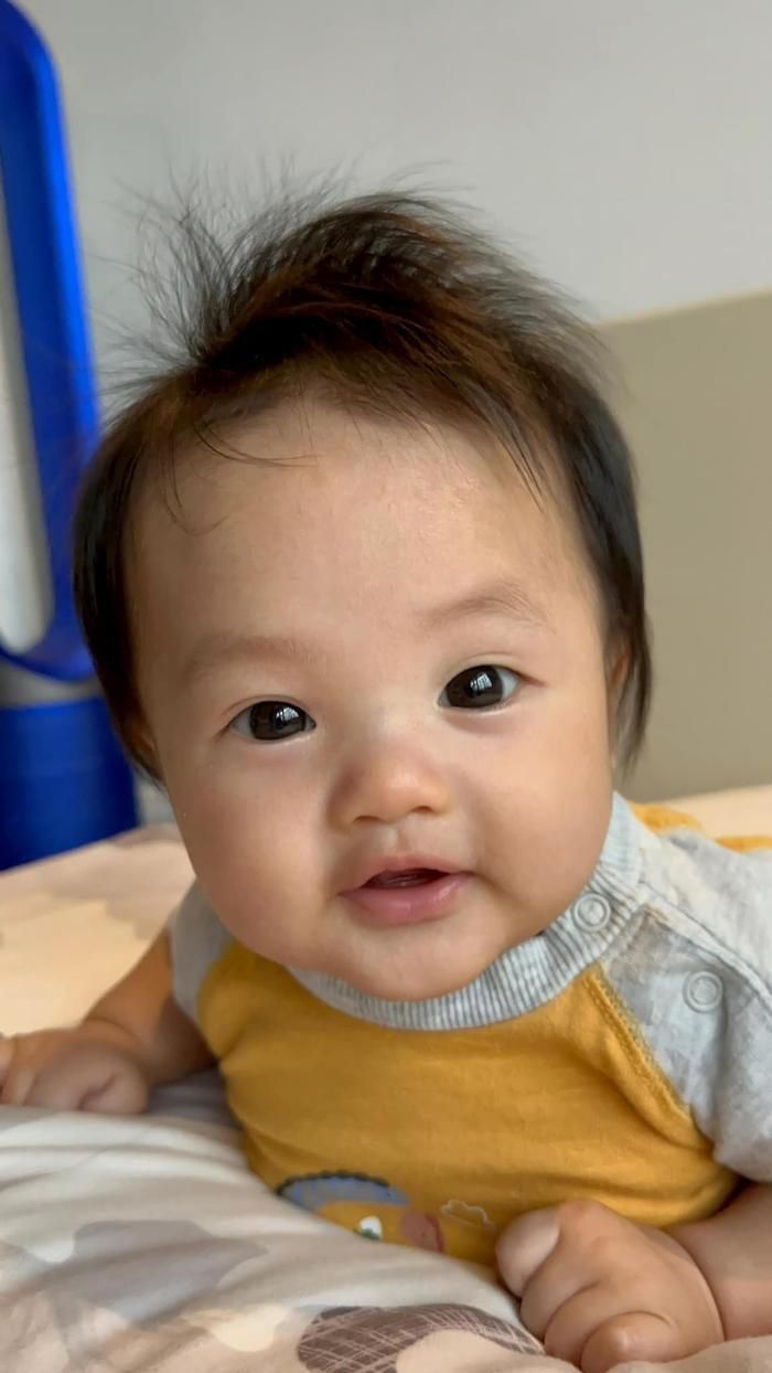 Cận cảnh diện mạo đáng yêu, điển trai của quý tử Sutin nhà Cường Đô La và Đàm Thu Trang.