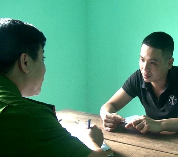 Lực lượng nghiệp vụ Công an tỉnh làm việc với một đối tượng liên quan đến "tín dụng đen"