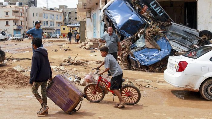 Người dân Libya đang vô cùng khó khăn sau cơn lũ. CNN.