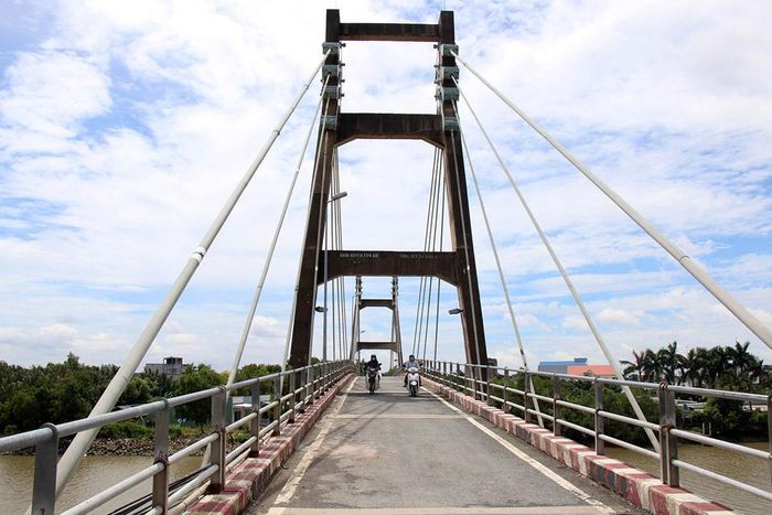 Cầu Vàm Sát 1 không đáp ứng được nhu cầu với tình hình thực tế đi lại, phát triển kinh tế – xã hội tại địa phương.
