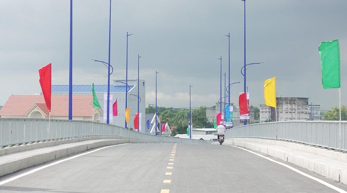 Cầu Vàm Sát 2 giúp người dân Cần Giờ đi lại dễ dàng hơn, thoát cảnh lo sợ vì qua cầu cũ sập sệ và rút ngắn đường đi.