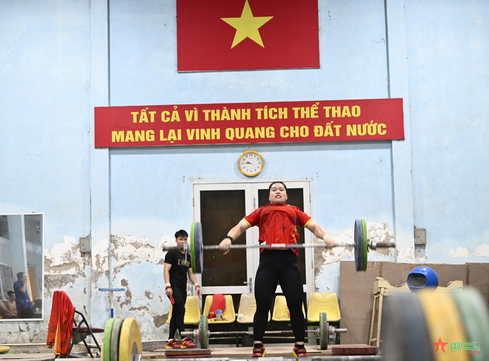 Không chỉ những vận động viên nam, các đô cử nữ luôn tập luyện với tinh thần cao nhất.