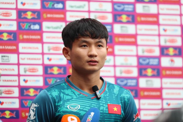 Trước buổi tập, tiền vệ Đức Phú chia sẻ: "Olympic Việt Nam có các bạn vô địch giải U23 Đông Nam Á và vừa vượt qua vòng loại U23 châu Á 2024, điều đó giúp đội rất tự tin hướng tới ASIAD. Chúng tôi đặt mục tiêu tốt nhất có thể trong từng trận đấu và tiến bộ qua từng trận. Khi tham dự giải đấu tầm châu lục, kinh nghiệm và cọ xát quốc tế của đội được nâng cao. HLV Hoàng Anh Tuấn giúp chúng tôi cải thiện về mặt hồi phục và tinh thần trước khi bước vào giải đấu. Thầy rất thoải mái, yêu cầu các cầu thủ cố gắng hoàn thành tốt nhiệm vụ ở ASIAD".