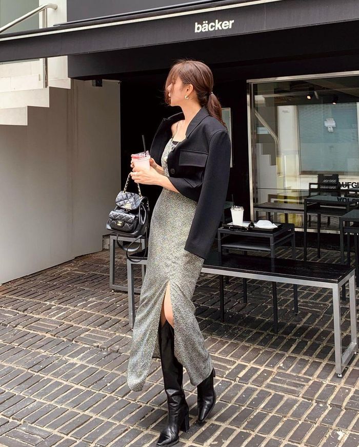 Bạn nên chọn những mẫu áo mang tông màu tối giản để có thể dễ dàng mix cùng nhiều item khác biệt