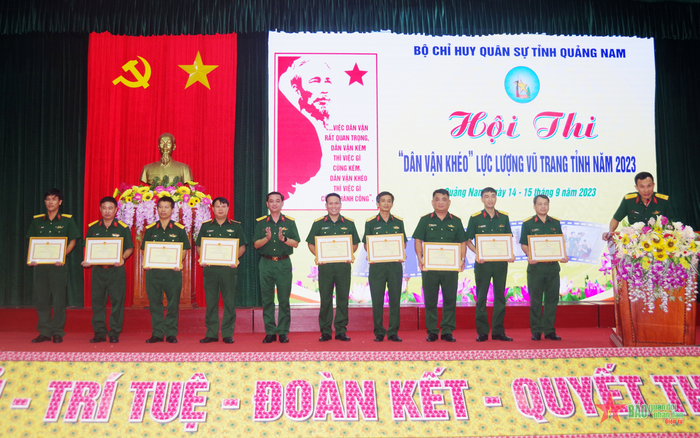 Các đơn vị đoạt giải nhận thưởng tại hội thi.