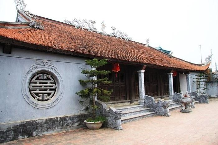 Đình Phùng Thôn thờ Thành hoàng làng Phùng Thanh Hòa.