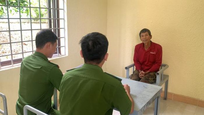 Công an huyện Sơn Tây lấy lời khai 2 vợ chồng Nguyễn Mạnh Hải và Trần Thị Hiền.
