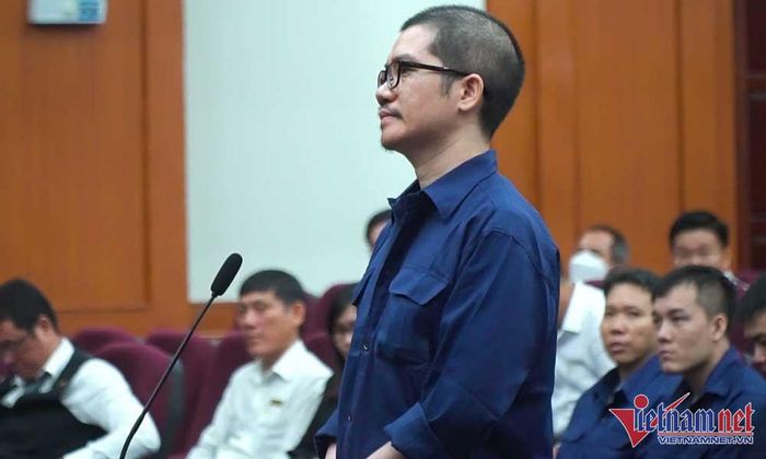 Nguyễn Thái Luyện tại tòa.