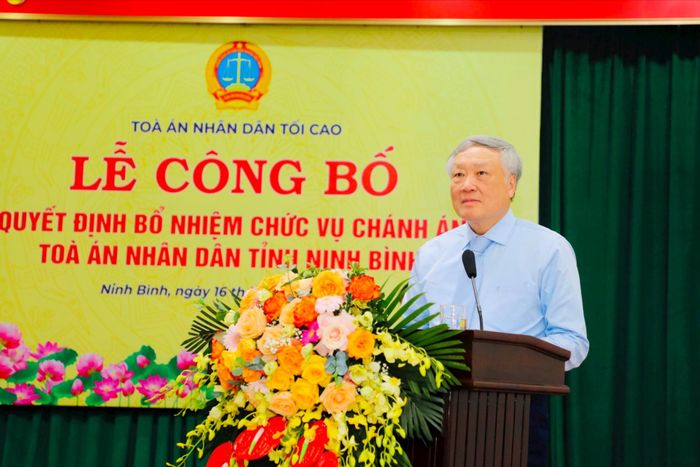 Chánh án TANDTC Nguyễn Hòa Bình phát biểu tại buổi lễ