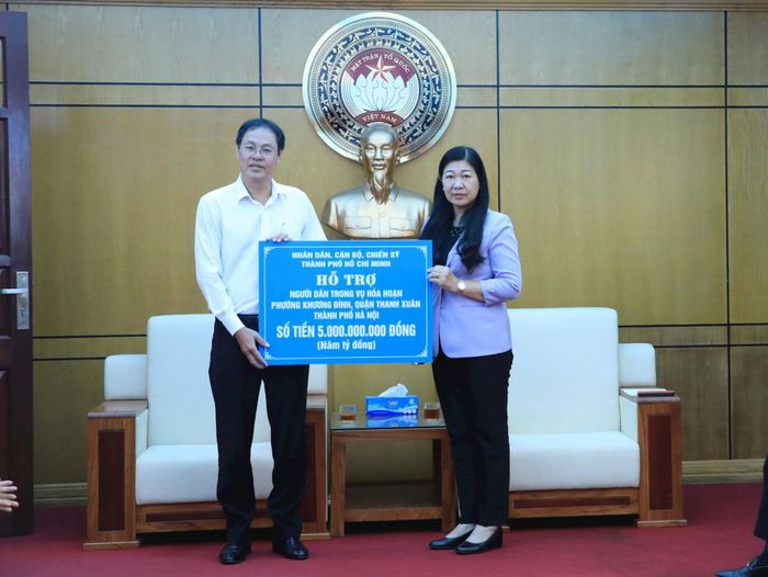 Ủy ban Mặt trận Tổ quốc Việt Nam thành phố Hà Nội tiếp nhận ủng hộ các nạn nhân vụ cháy từ Đảng bộ, chính quyền, nhân dân thành phố Hồ Chí Minh.