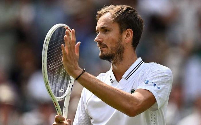 Daniil Medvedev là một người khổng lồ theo nghĩa đen, khi cao tới 1m98
