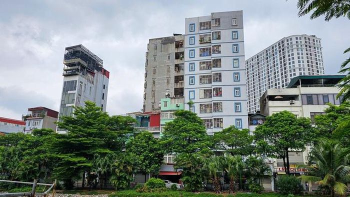Các quy định về xây dựng, PCCC đối với các chung cư mini đã có, việc các chủ đầu tư có tuân thủ hay không phụ thuộc nhiều vào sự giám sát, kiểm tra của ngành chức năng. Trong ảnh: Những chung cư mini ở Hà Nội. Ảnh: HỮU HƯNG