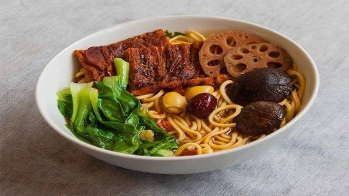 Mì vịt tiềm chay