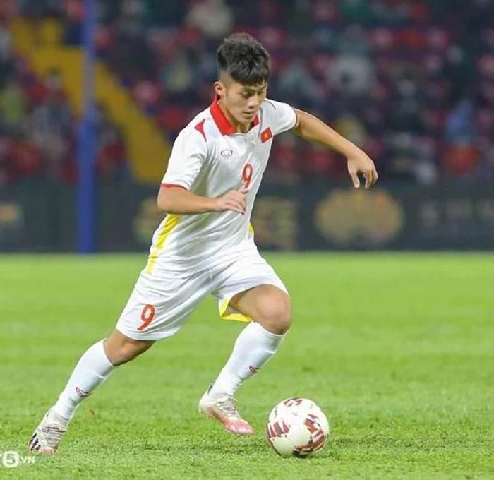  Quốc Việt có cú đúp giúp Việt Nam thắng Mông Cổ 4-2. Ảnh: CTP 