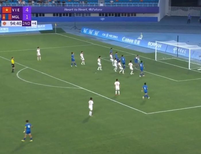 Thủ môn Văn Chuẩn mắc sai lầm dẫn tới bàn thua thứ 2 của Olympic Việt Nam - Ảnh chụp màn hình