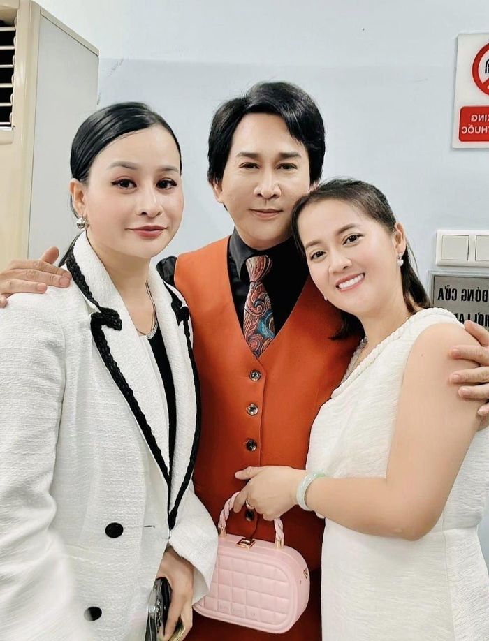 Dù chuyện gia đình vẫn còn căng thẳng nhưng con gái Vũ Linh được nhận xét ngày càng xinh đẹp, tươi tắn khi được nhiều người ủng hộ.