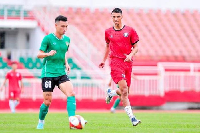 Ismail H'Maidat trong buổi thử việc tại Khánh Hòa FC (ảnh: Khánh Hòa)