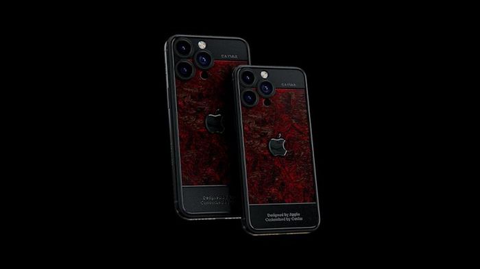 Dark Red: Phiên bản Dark Red có mặt lưng được làm từ vật liệu carbon và đá cẩm thạch màu đỏ đậm, lấy cảm hứng từ những chiếc xe thể thao Lamborghini. Mẫu này cũng có logo Apple làm từ xà cừ đen và có giá 7.340 USD (khoảng 178,9 triệu đồng) cho bản iPhone 15 Pro, 8.130 USD (khoảng 198,2 triệu đồng) cho bản iPhone 15 Pro Max.