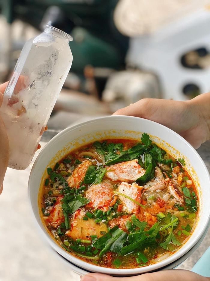 Món ăn sáng Huế độc đáo gọi tên bánh canh cua rời.