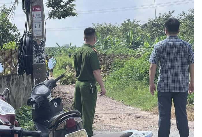 Cơ quan công an đến hiện trường vụ án. Ảnh CTV.